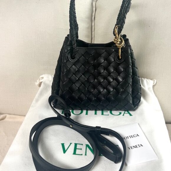 NEW Bottega Veneta Small Andiamo Parachute in Black - Picture 3 of 10